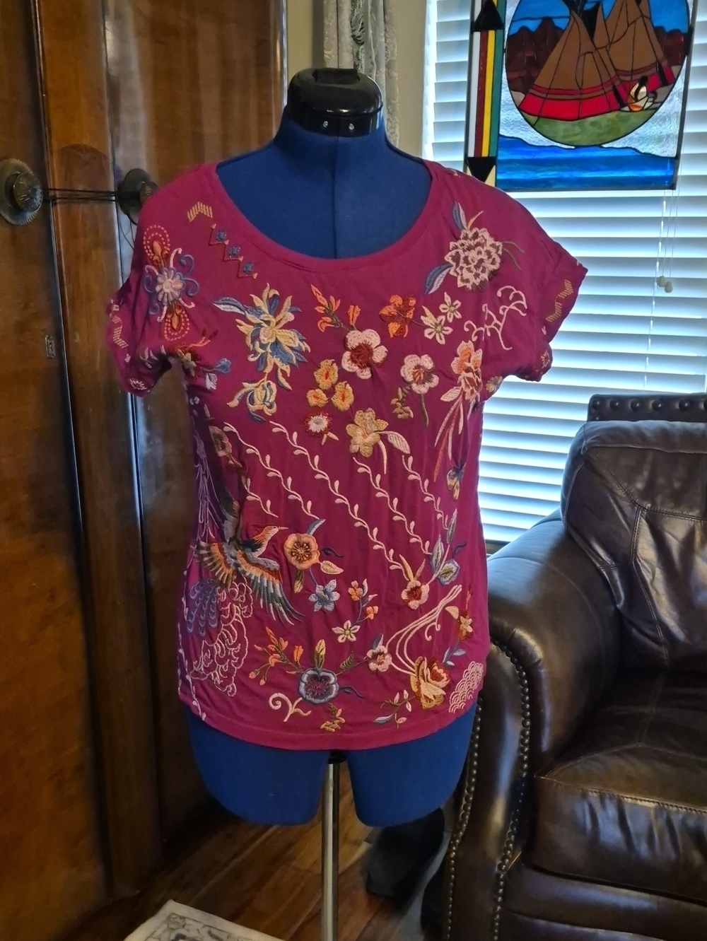 Johnny Was "Dreamer" Relaxed Tee in the color Sangria. sz.XS. (#3000C) Beautiful